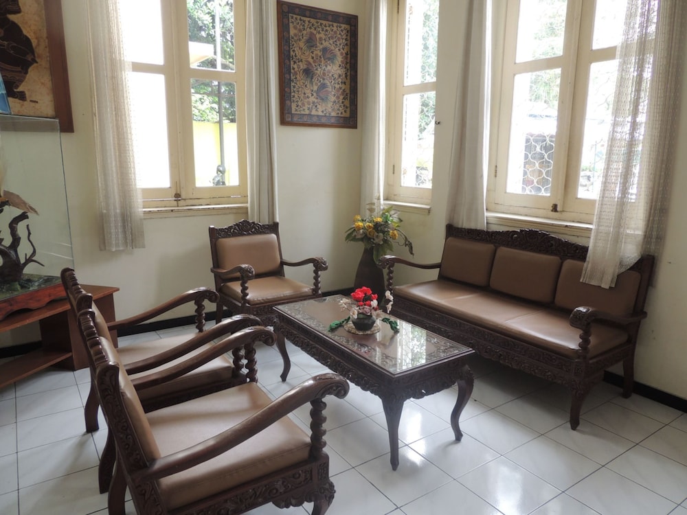 Wisma Tamu Uksw — Salatiga — photo 4