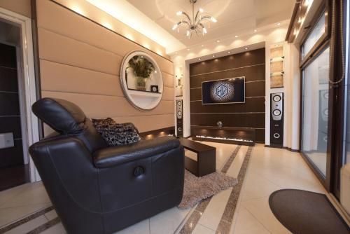 H & V Residence Bungalow Apartment — 4-Star Luxury Hotel in Arad, Romania