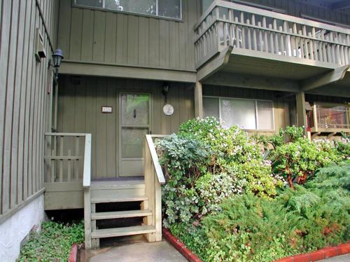 10 Canyon Terrace by Catalina Island Vacation Rentals — 4-Star Luxury Hotel in Avalon, United States