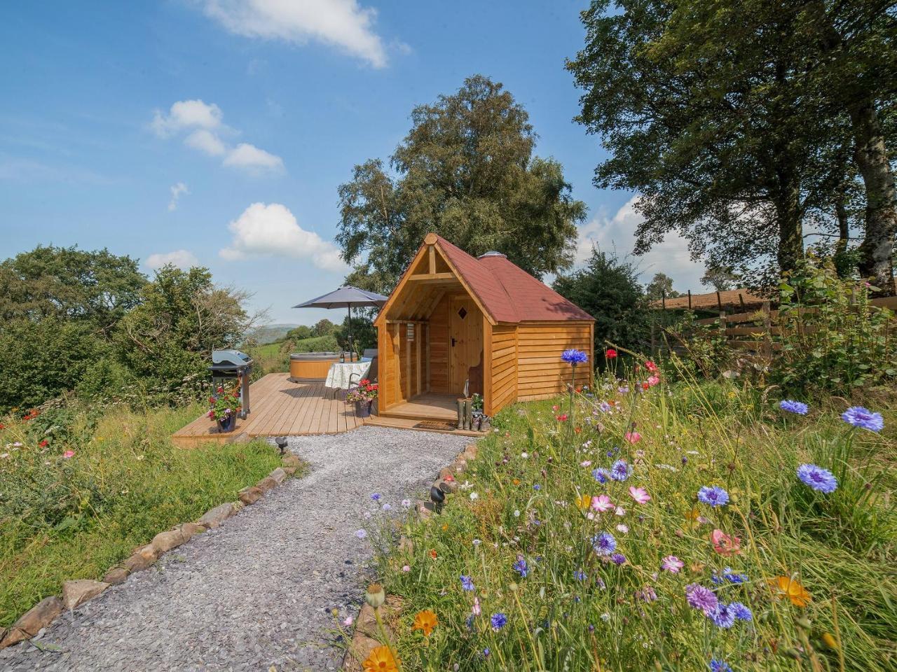 Dol Y Mynydd The Mountain Meadow Cottage — 5-Star Luxury Hotel in Abergele, United Kingdom