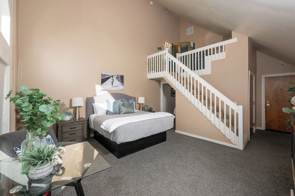 Seaside Oceanfront Inn - photo 56