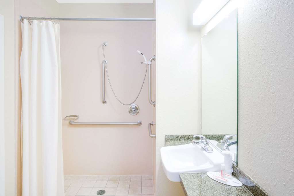 Microtel Inn & Suites by Wyndham Saraland North Mobile - photo 9