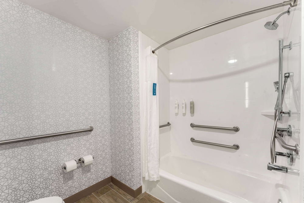 Hampton Inn Milford - photo 31