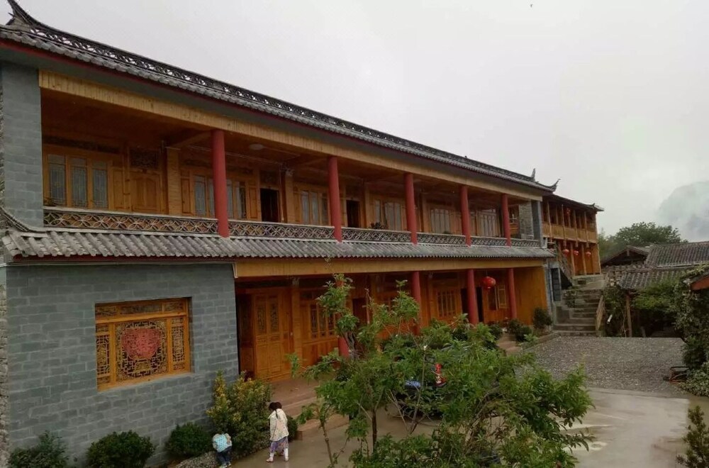 Tiger Leaping Gorge Tea Horse Guesthouse — 5-Star Luxury Hotel in Shangri-La, People's Republic of China