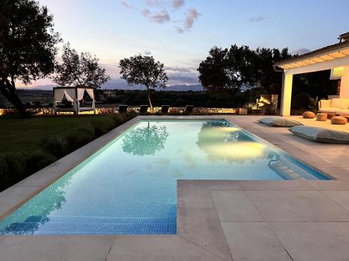 Es Mirador de Vernissa Jacuzzi Sauna Y Piscina in Santa Margalida, Spain