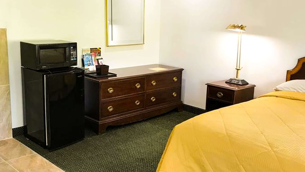 Relax Inn Altoona - photo 35