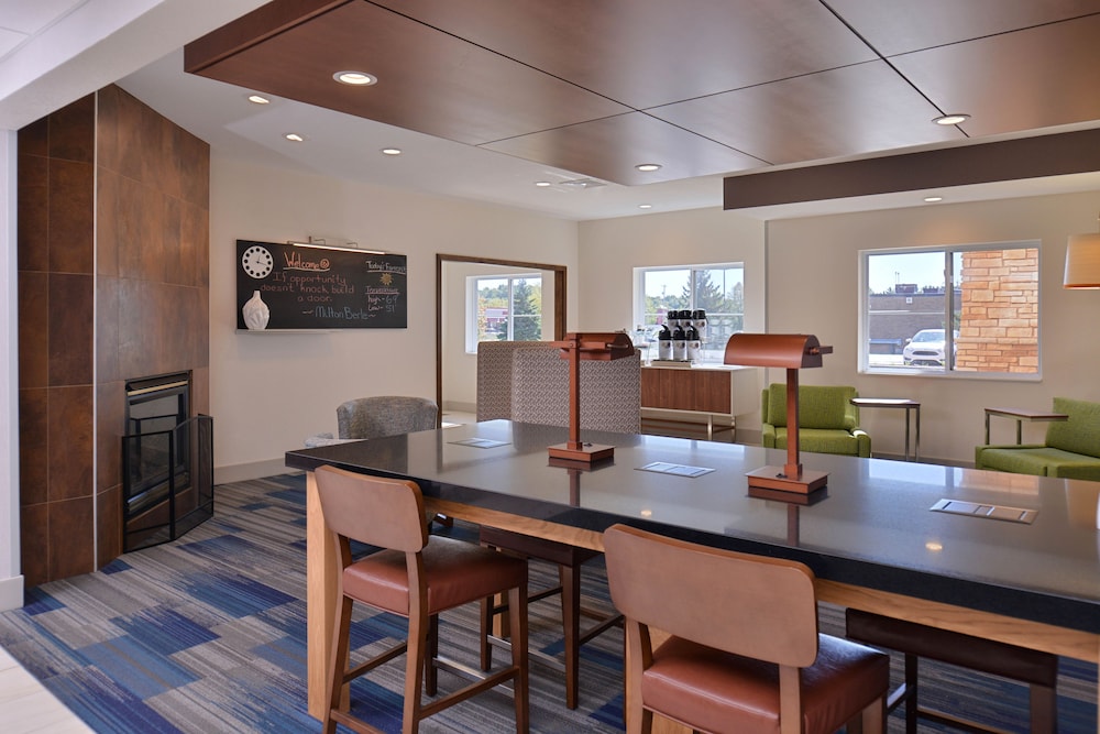 Holiday Inn Express and Suites Stevens Point by IHG - photo 40