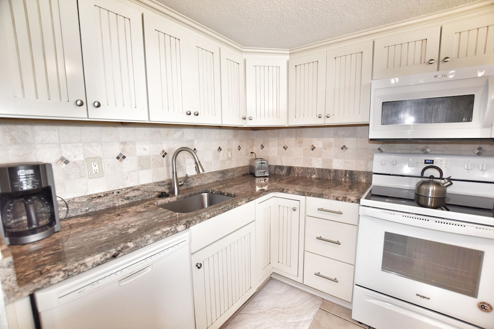 0512 Waters Edge Resort 3 Bedroom Condo by RedAwning - photo 17