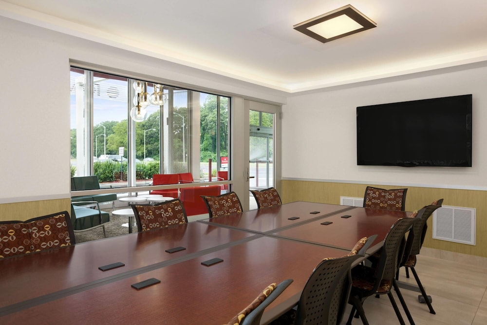 Ramada by Wyndham Rockville Centre - photo 51