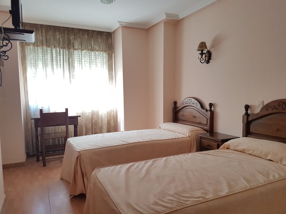 Hotel Rural Puerta De Caderechas — Ona — photo 4