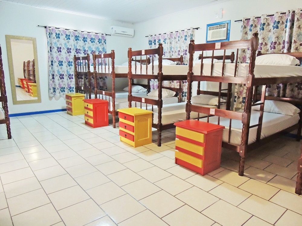 Cabanas Hostel & Suites
