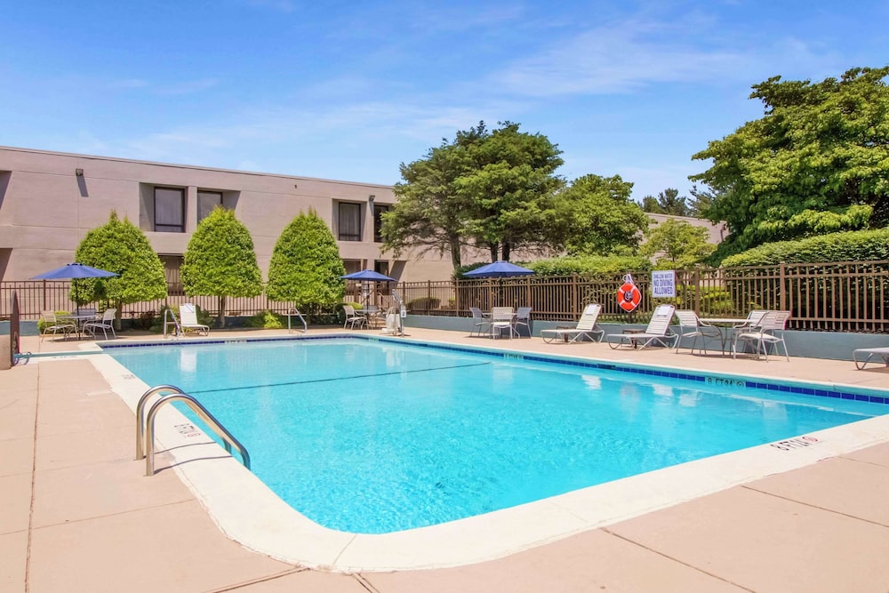 Clarion Inn Asheville Airport - photo 17