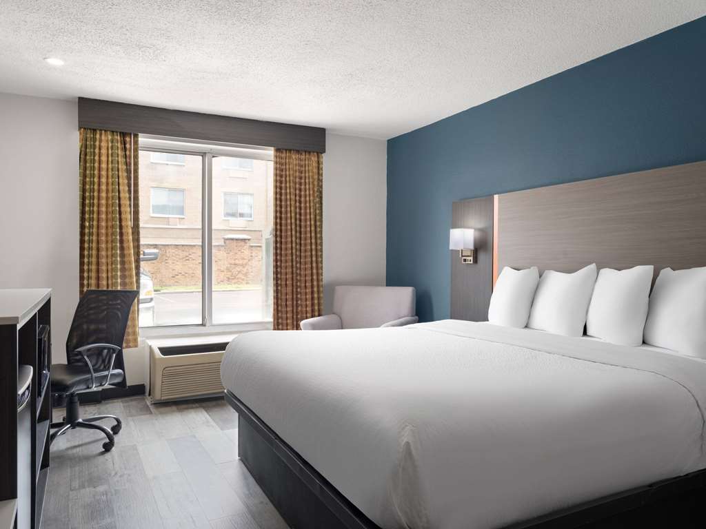 Baymont by Wyndham Indianapolis East - photo 10
