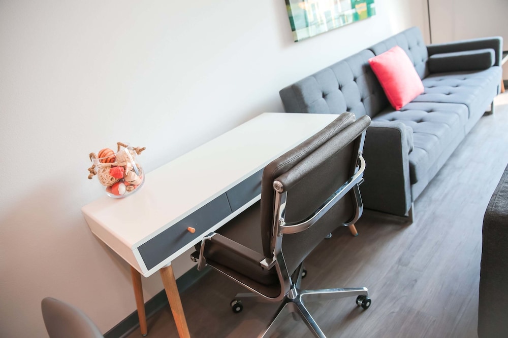 Fully Furnished Suites near Little Tokyo - photo 16