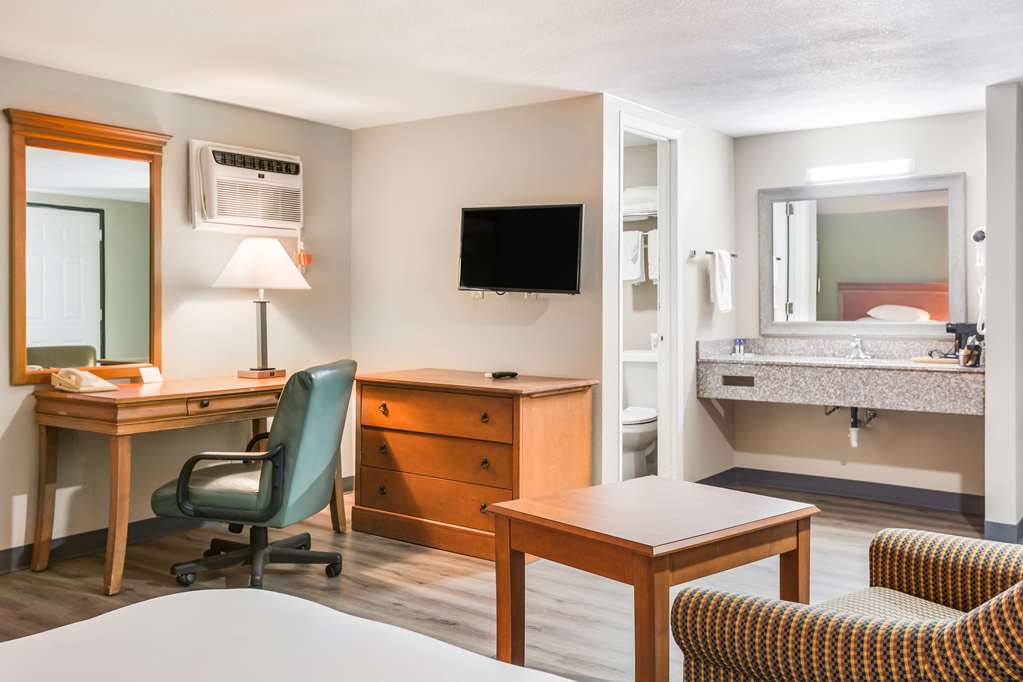 Americas Best Value Inn Lebanon MO - photo 12