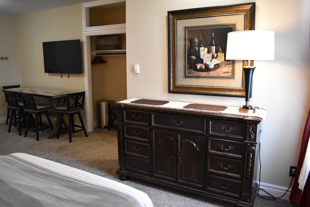 Silver Horseshoe Inn - photo 16