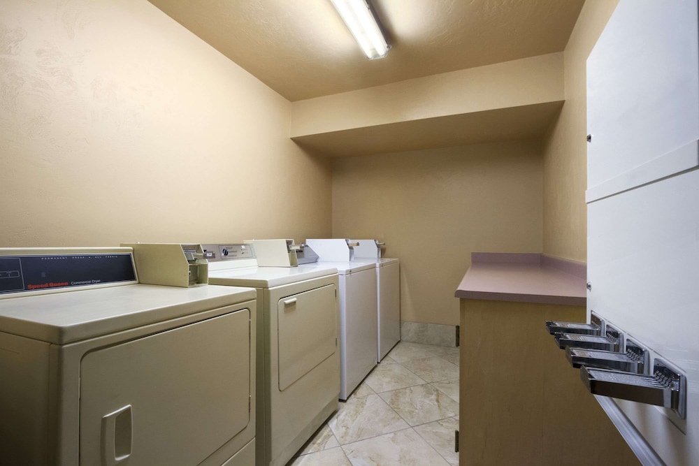 Super 8 by Wyndham Kennewick - photo 35