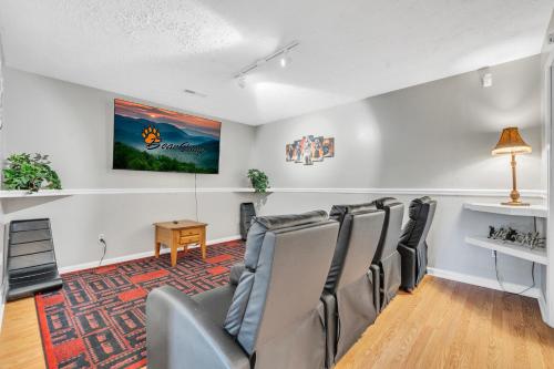 Red Oak Ridge Hot Tub Pool Table WIFI 560 FREE tickets each paid day — 4-Star Luxury Hotel in Sevierville, United States