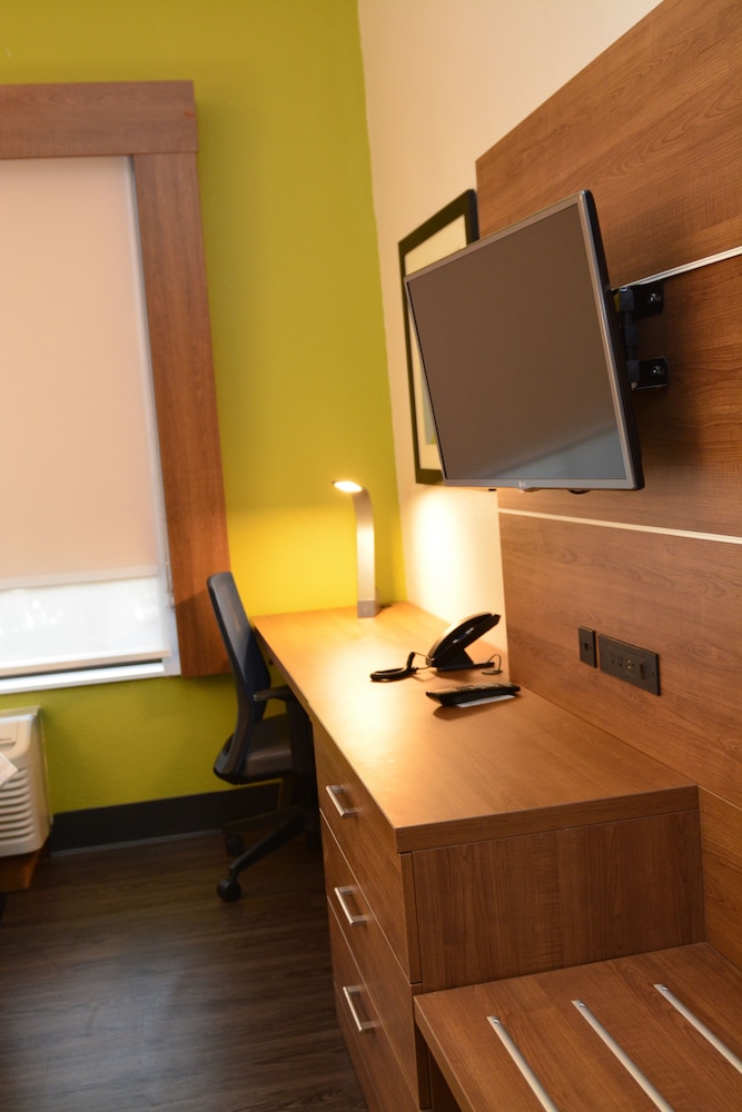 Holiday Inn Express Hotel & Suites Seguin by IHG - photo 39