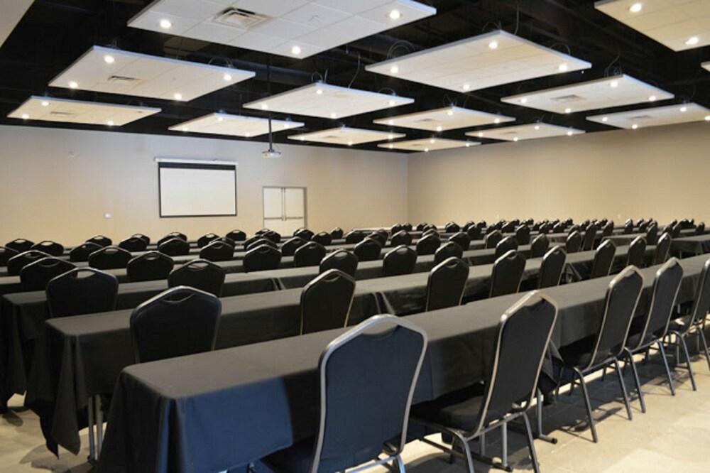 Holiday Inn Express & Suites Tulsa NE Claremore by IHG - photo 27