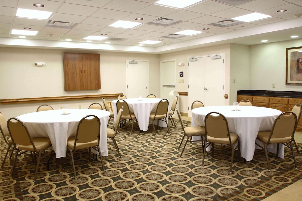 Hampton Inn & Suites Chesapeake Square Mall - photo 33