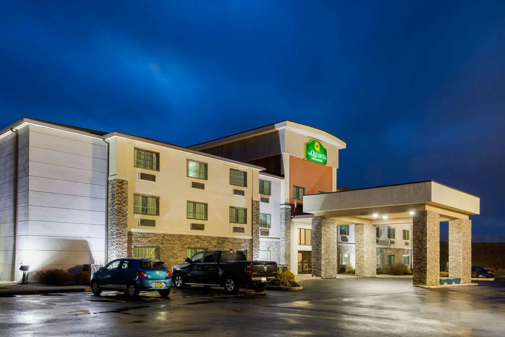 La Quinta Inn & Suites by Wyndham Batavia - photo 4