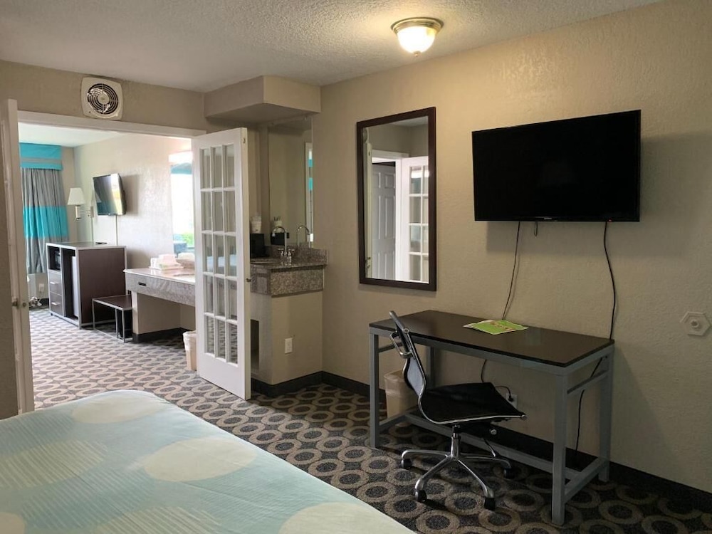SureStay Hotel by Best Western San Antonio Northeast - photo 13