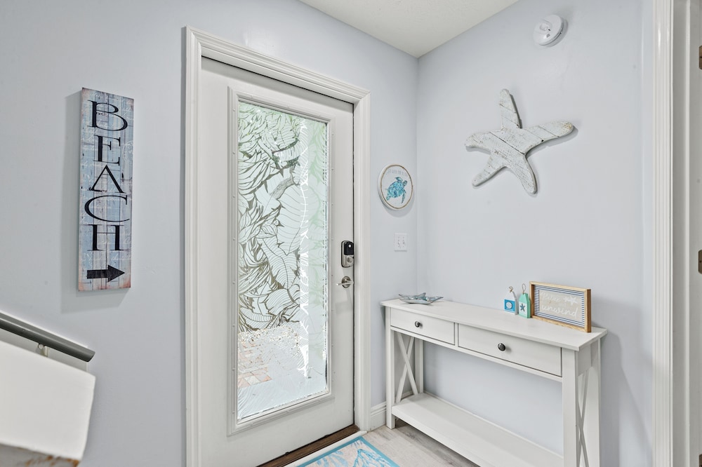Sago by the Sea: 2 bed 2.5 bath Retreat Steps From the Beach Sleeps 7 - photo 26