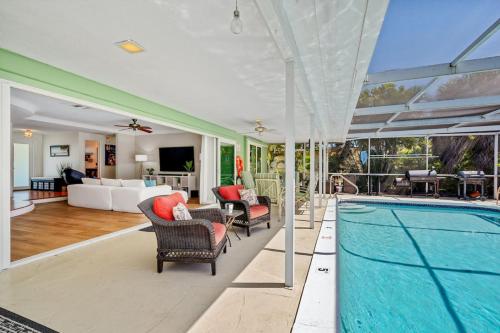 Walk to Beach Indoor Outdoor Living w Pool — hotel in Boca Raton
