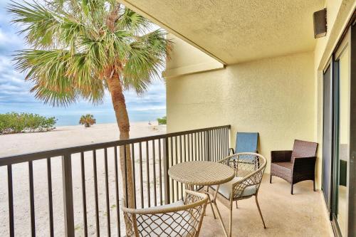 Land's End 11 202 Beach Front — 4-Star Luxury Hotel in Saint Pete Beach, United States