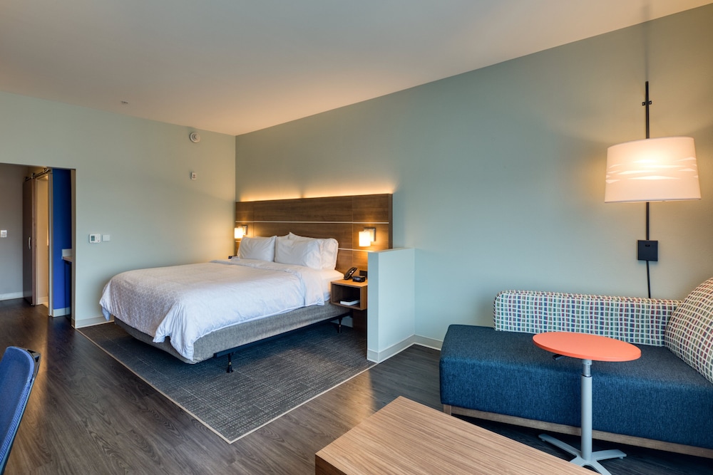 Holiday Inn Express & Suites Charlotte South End by IHG - photo 58