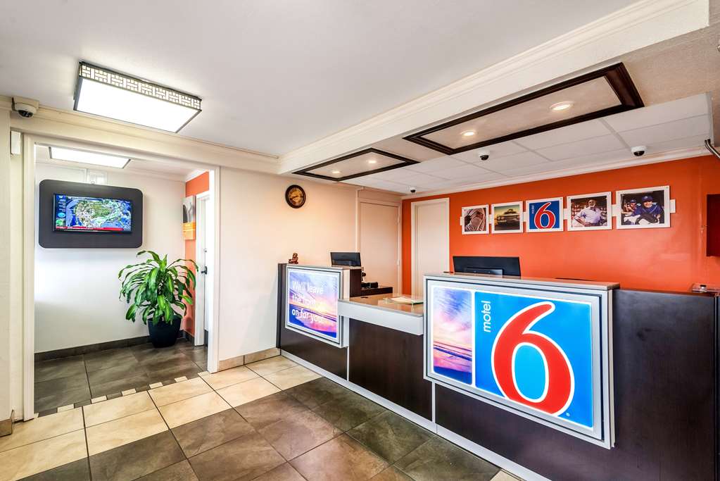 Motel 6 Anniston AL - photo 23