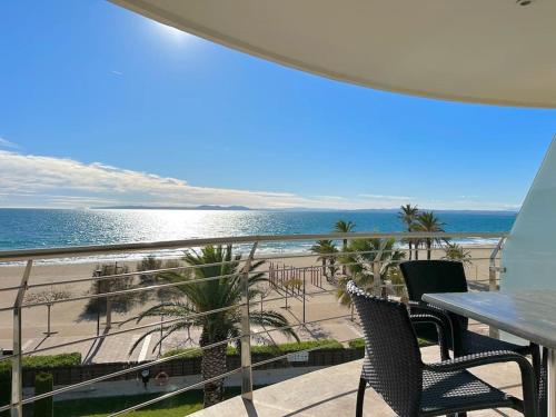 V015 Marina Park in Roses, Spain