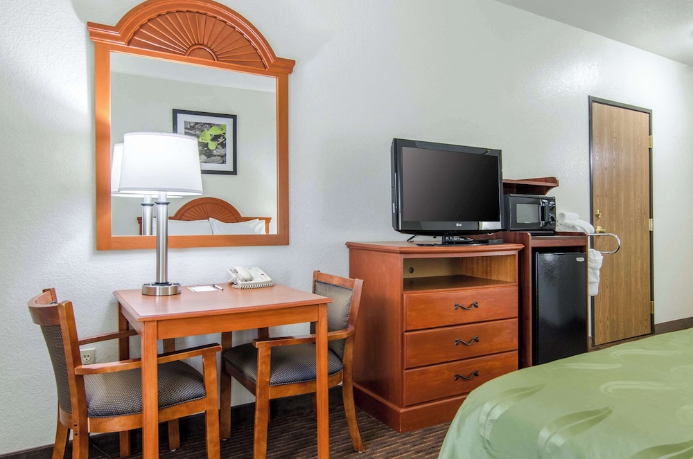 Quality Inn Junction City Near Fort Riley - photo 20
