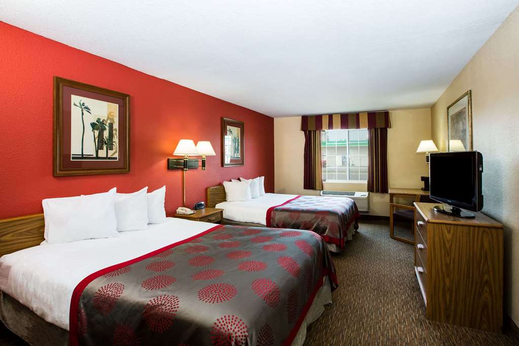 Ramada by Wyndham Sioux Falls - photo 6