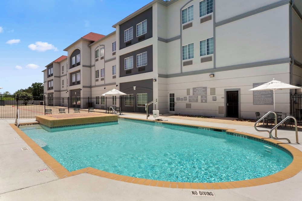 Spark By Hilton San Antonio Dominion - photo 23