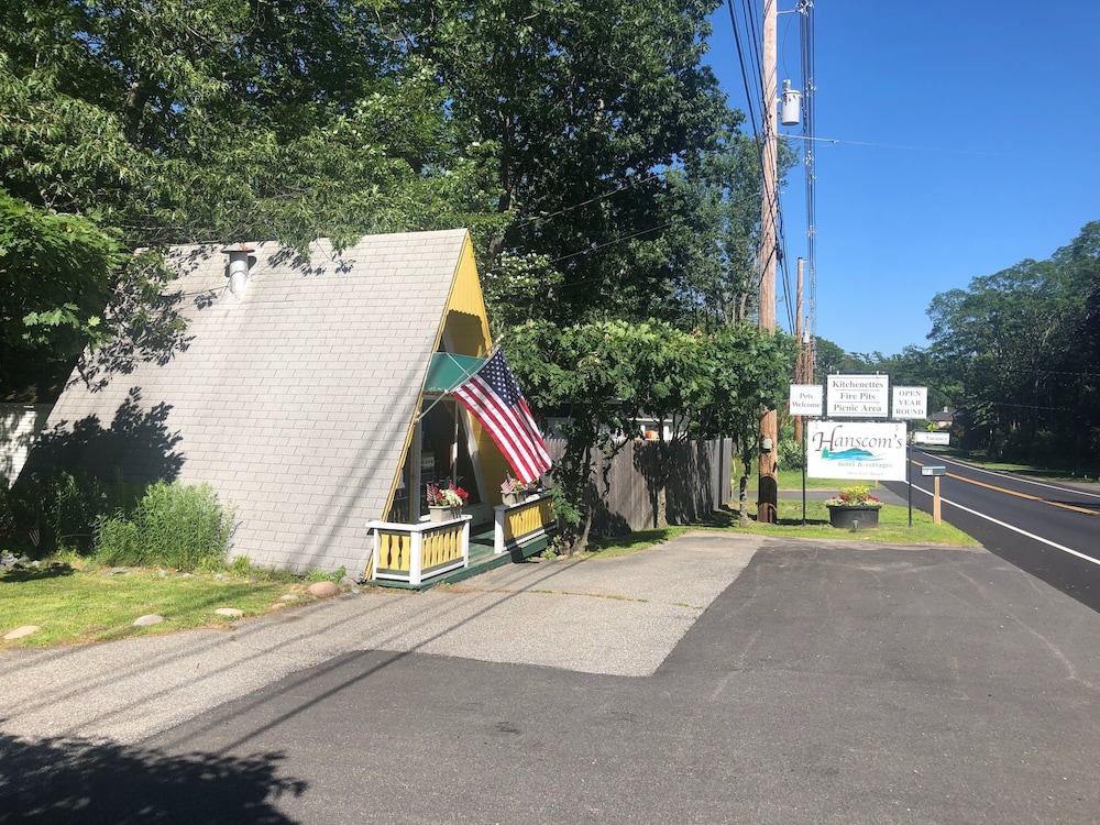 Hanscom's Motel and Cottages - photo 2