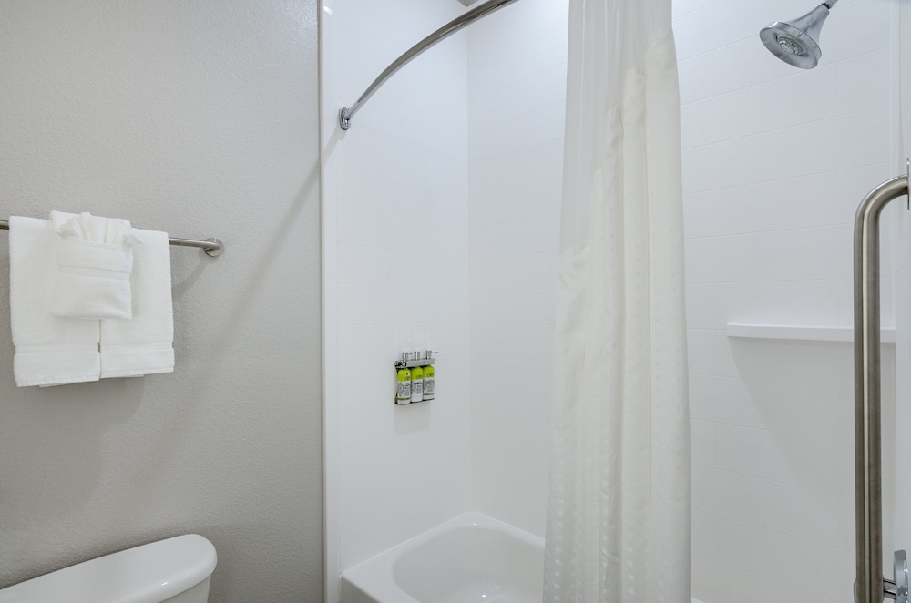 Holiday Inn Express Hotel & Suites Weston by IHG - photo 40