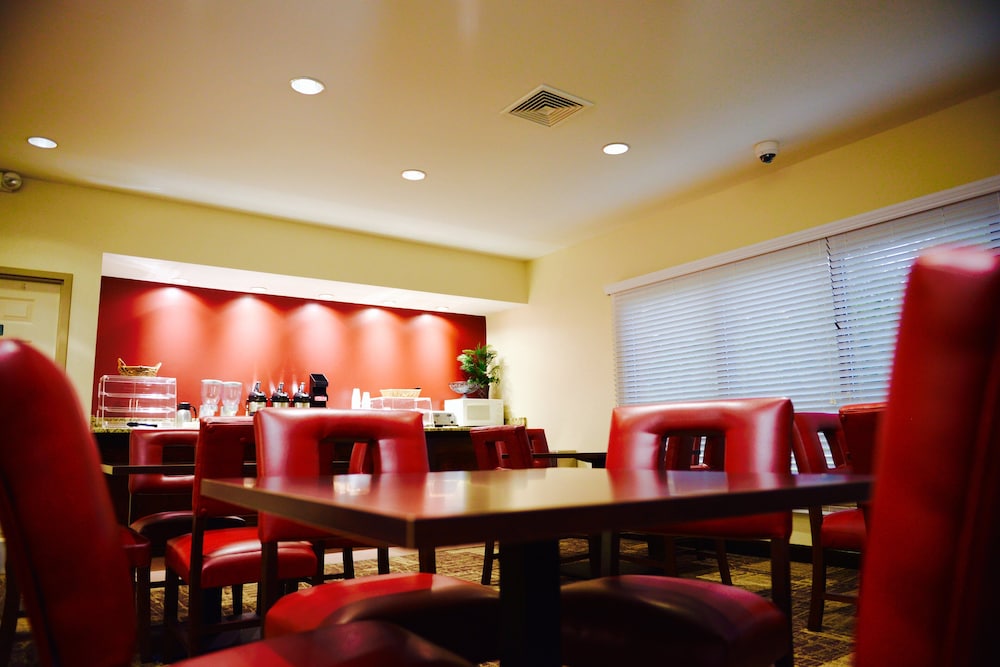 Red Roof Inn & Suites Commerce Athens - photo 25