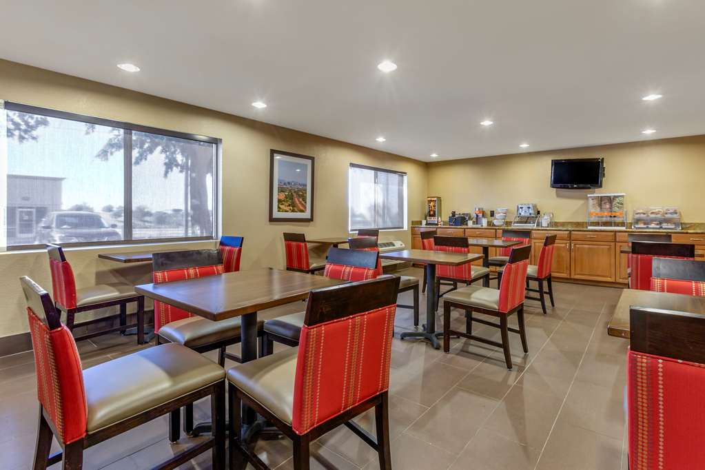 Comfort Inn & Suites Phoenix North Deer Valley - photo 33