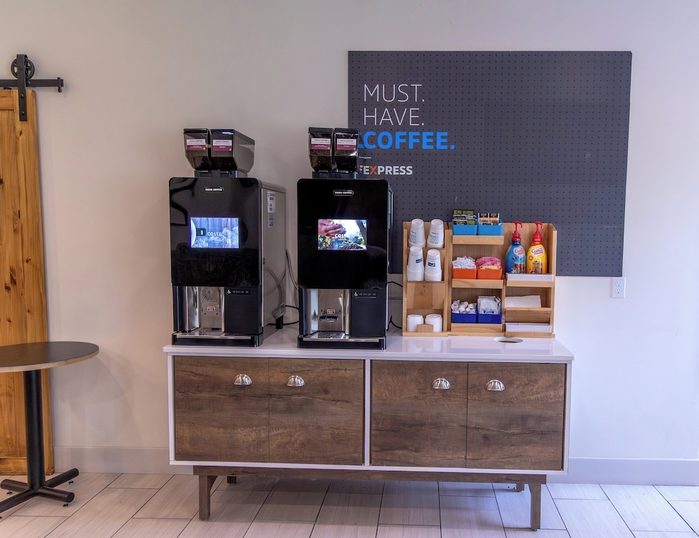 Holiday Inn Express Hotel & Suites Torrington by IHG - photo 42