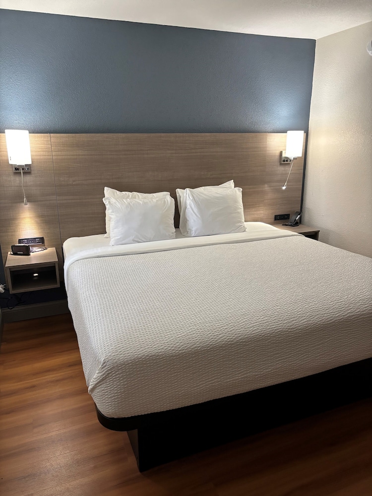 Baymont by Wyndham Kingdom City - photo 10