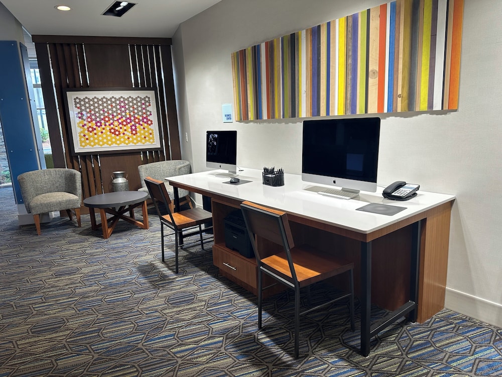 Holiday Inn Express and Suites Macon North - photo 34