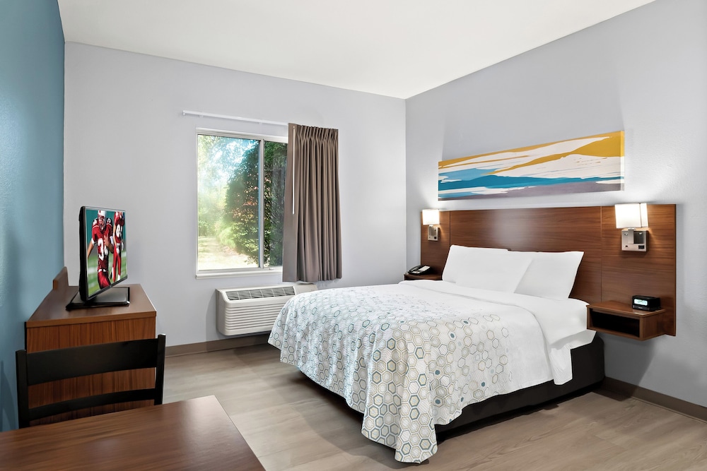 HomeTowne Studios by Red Roof East Lansing Okemos - photo 14