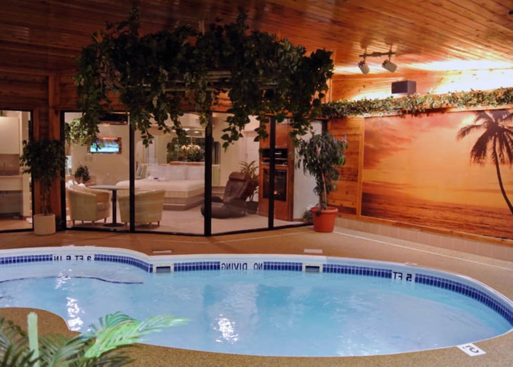 Sybaris Pool Suites Indianapolis - photo 23