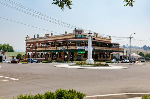 Bank Hotel Dungog — hotel in Dungog