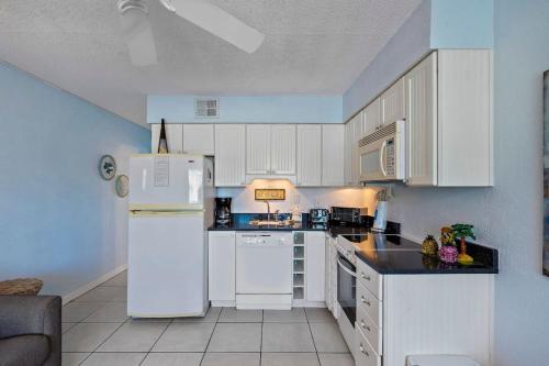 Madeira Beach Tropic Breeze Unit 6 in Saint Pete Beach, United States