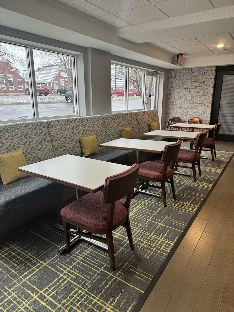 Hampton Inn Lincoln South Heritage Park - photo 3