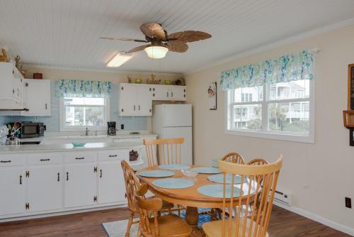 The Beach Fact Oar by Oak Island Accommodations - photo 19