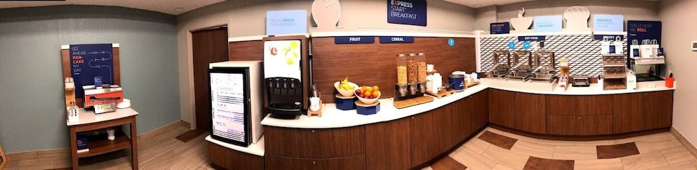 Holiday Inn Express Hotel & Suites Decatur by IHG - photo 37